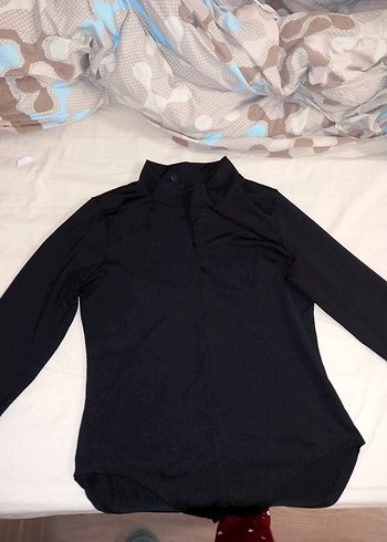 Siyah Yüksek Yakalı Gömleği - Görsel 2