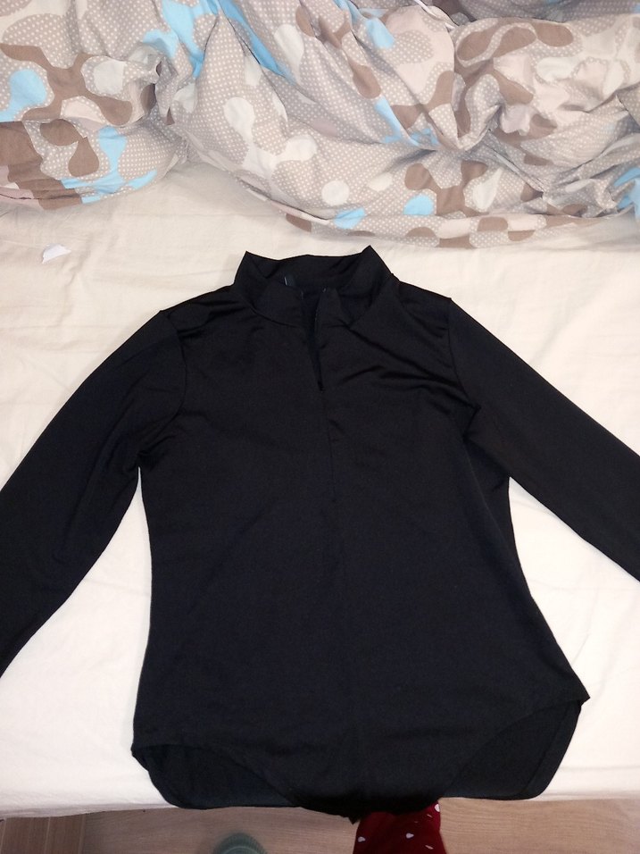 Siyah Yüksek Yakalı Gömleği - Görsel 2