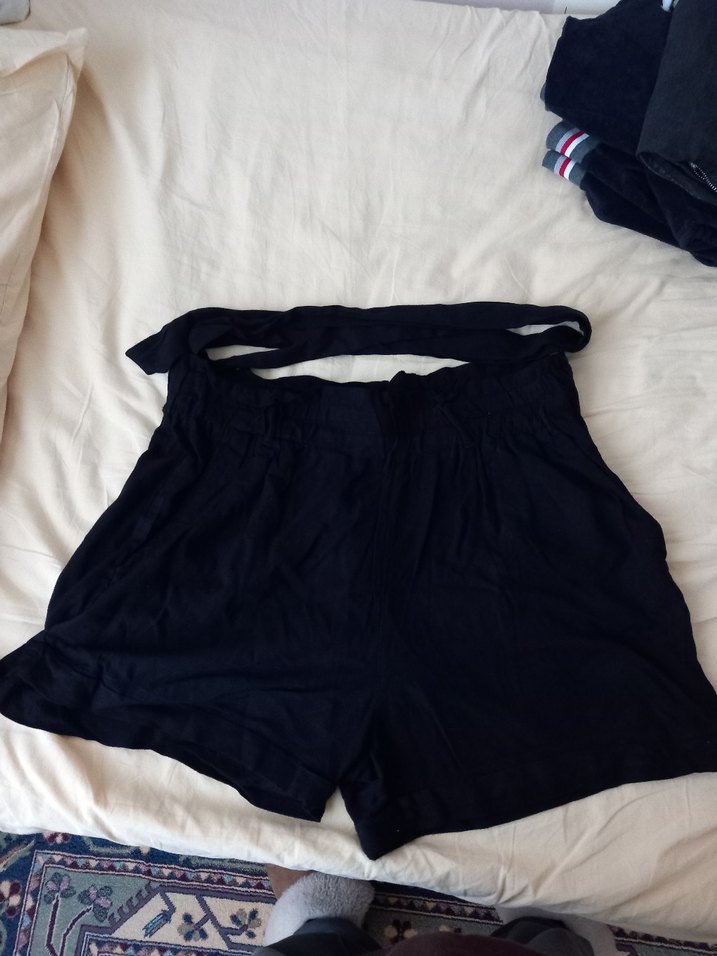 Kadın Siyah Keten Kemerli Mini Şort - Görsel 2