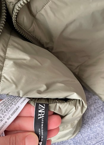 Zara Fermuarlı yeşil kadın şişme yelek