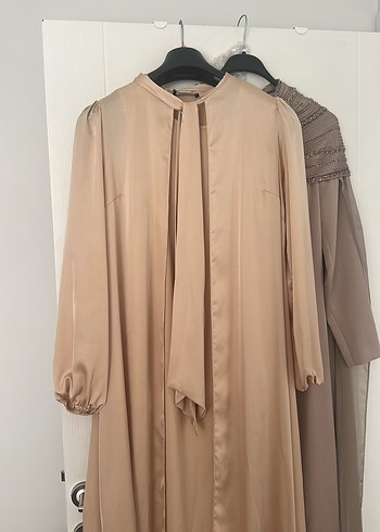 Bej Uzun İpek Görünümlü abaya