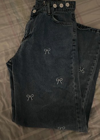 Fiyonk detaylı jeans