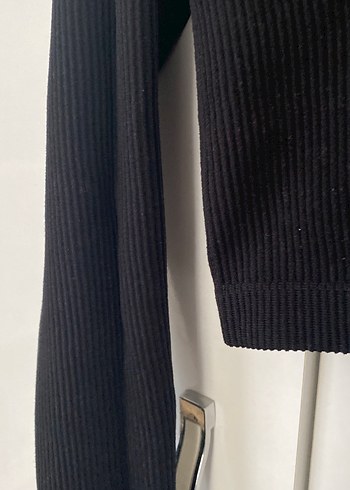 Dantel Detaylı Siyah V Yaka Uzun Kollu Crop - Görsel 3