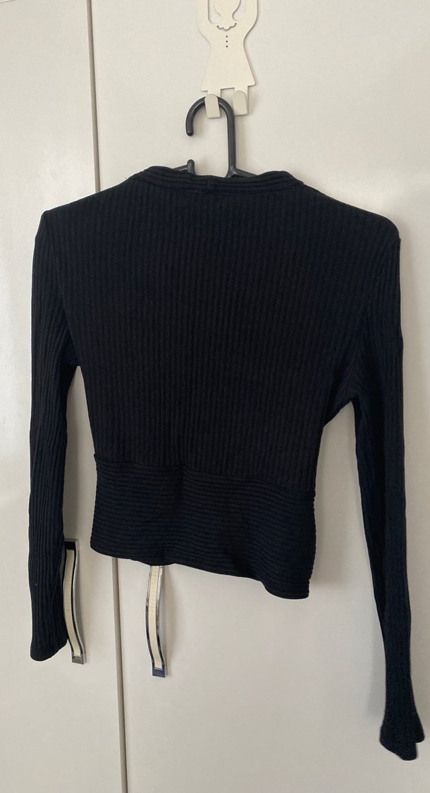 Bershka Siyah V Yakalı Triko Kadın Bluz - Görsel 3