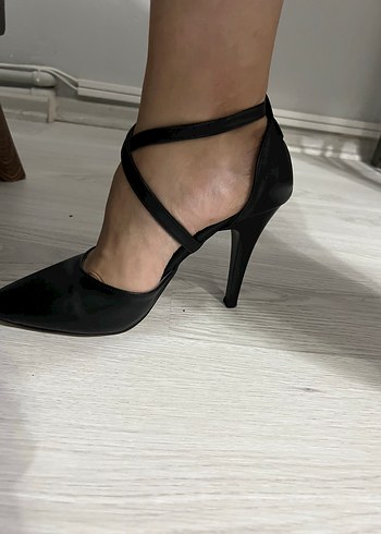 38 Beden Siyah deri Bağcıklı Stiletto