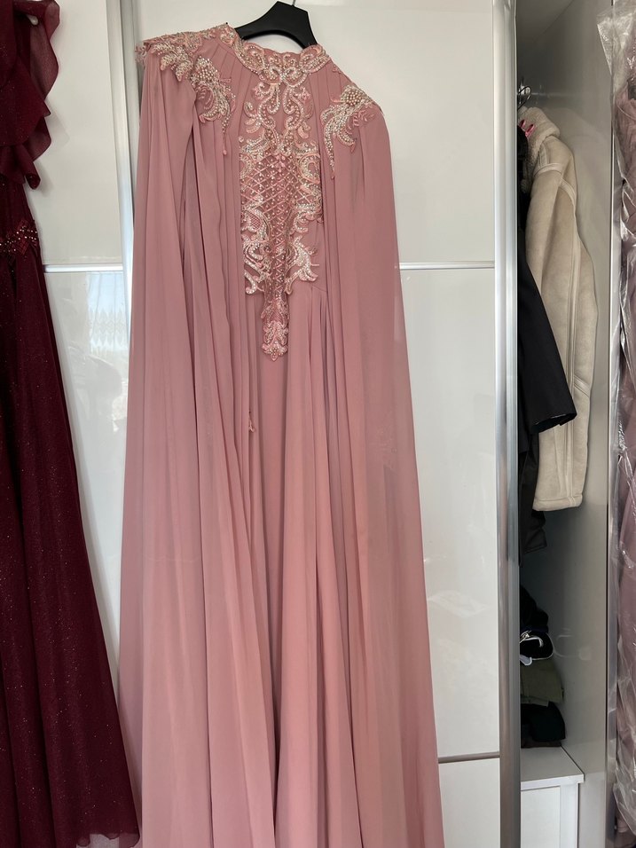 Pembe İşlemeli Uzun Drapeli Abiye Elbise - Görsel 2