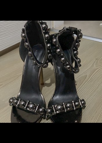 Krıste Bell Siyah Metal Tokalı Yüksek Topuklu Abiye Ayakkabı