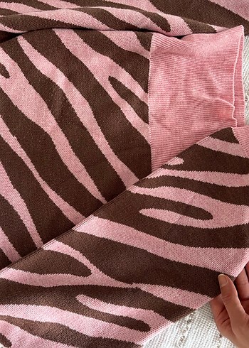 s Beden Kadın Boğazlı Zebra Desenli Triko Kazak