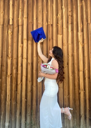 Beyaz Uzun Mezuniyet Elbisesi - Görsel 3