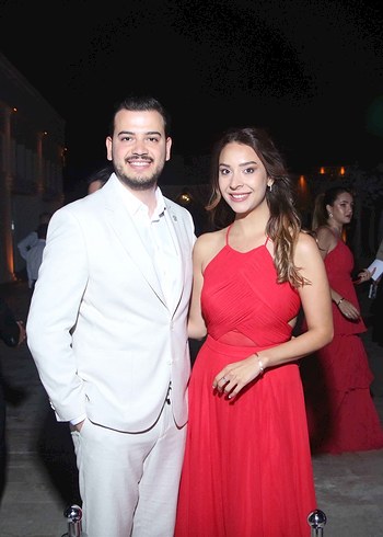 Klasik Zarafet Kırmızı Uzun Sırt Dekolteli Abiye - Görsel 5