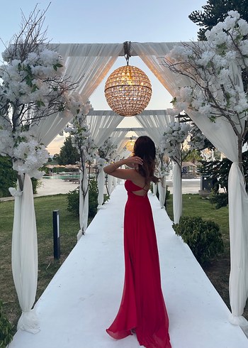 Klasik Zarafet Kırmızı Uzun Sırt Dekolteli Abiye - Görsel 4