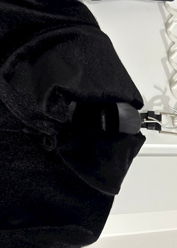 42 Beden siyah Renk Siyah Kürklü Midi kaban 42 beden 1 kere giyildi