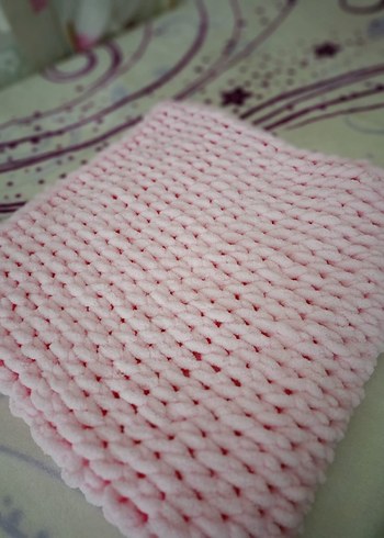 Pembe Örgü Çocuk ve tv Battaniyesi istenilen renkte örülür - Görsel 2