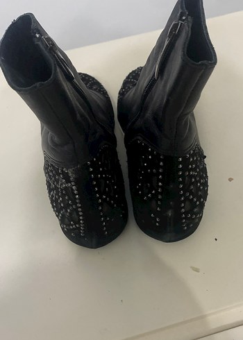 Siyah Deri Boncuk Detaylı Kadın Dolgu Topuk Bot - Görsel 2