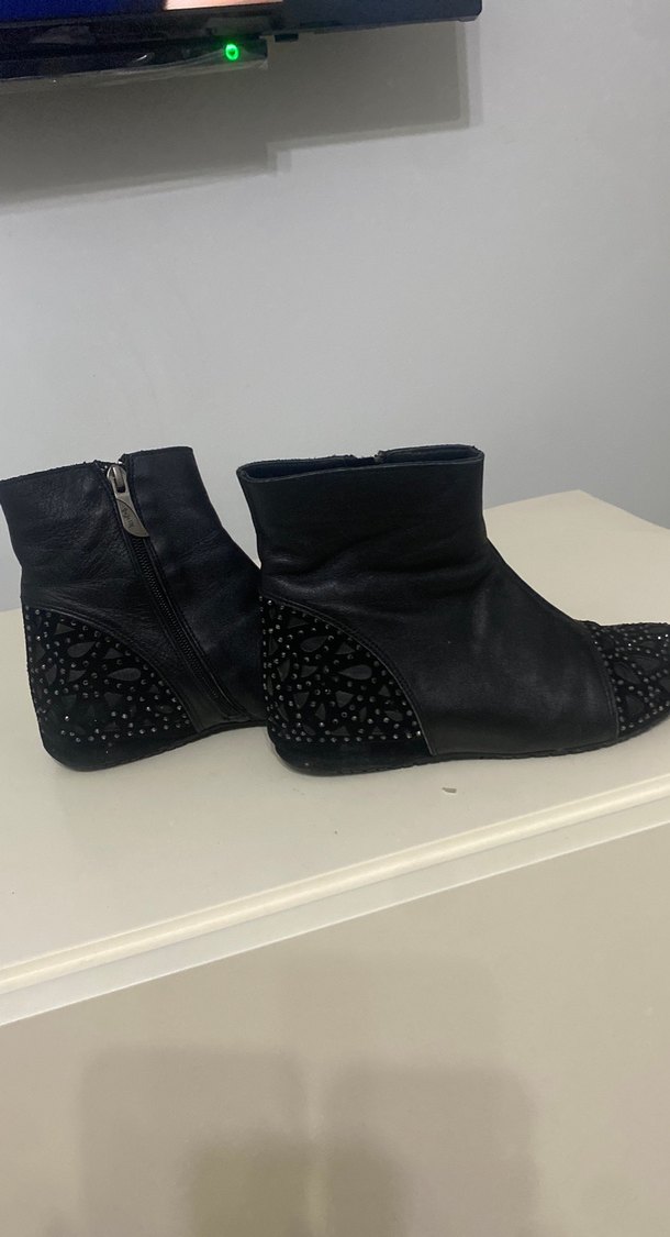 Siyah Deri Boncuk Detaylı Kadın Dolgu Topuk Bot - Görsel 3