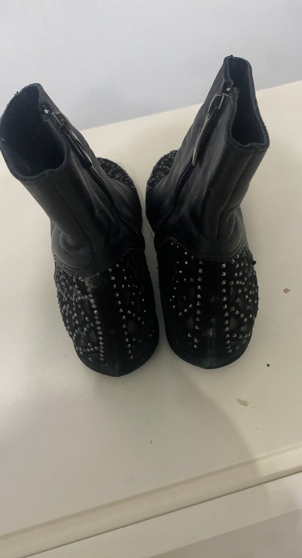 Siyah Deri Boncuk Detaylı Kadın Dolgu Topuk Bot - Görsel 2