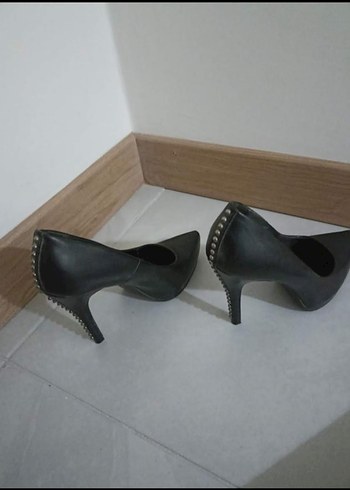 Nine West Siyah Tokalı Gotik Kadın Stiletto