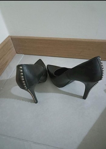 Siyah Tokalı Gotik Kadın Stiletto