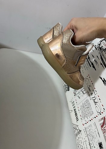 Kız Çocuk Altın Renkli Spor Ayakkabı - Görsel 3