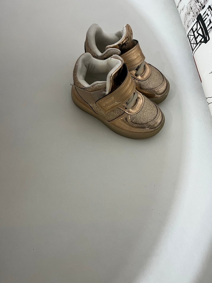 Kız Çocuk Altın Renkli Spor Ayakkabı - Görsel 4