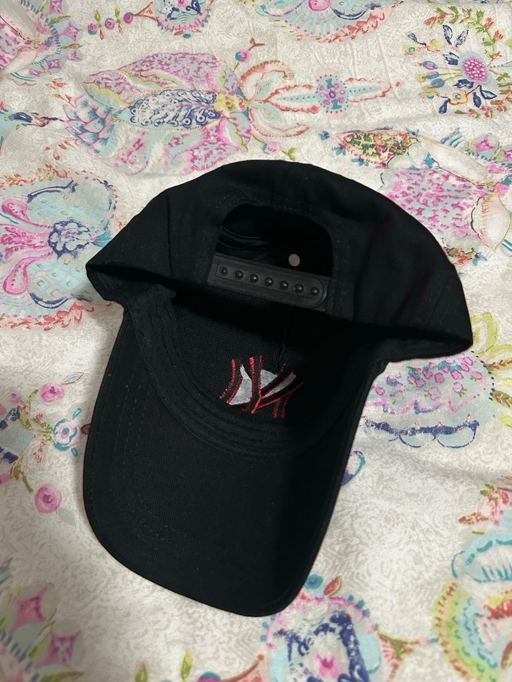 NY Siyah Kırmızı Nakışlı Spor Şapka - Görsel 4