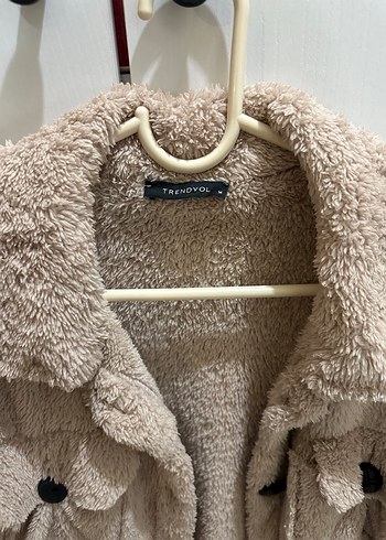 Bej Peluş Siyah Düğmeli Kadın Ceket - Görsel 3