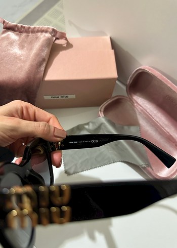 Miu Miu MU 01YS 1AB5D1 51 Kadın Siyah Güneş Gözlüğü - Görsel 4