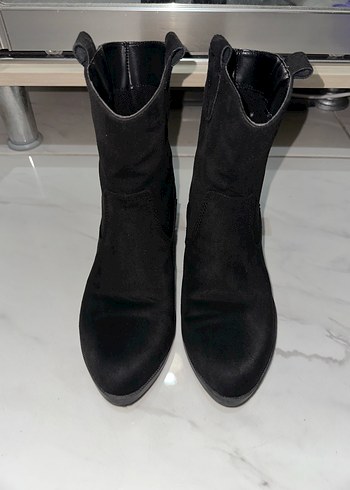 Siyah Süet Topuklu Kadın Bot - Görsel 3