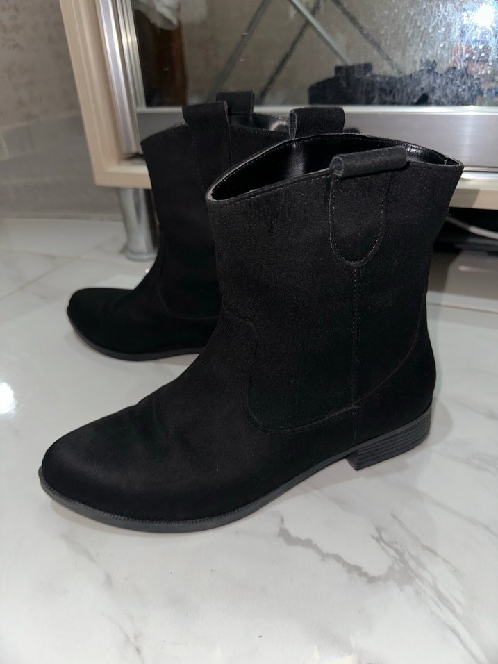 Siyah Süet Topuklu Kadın Bot - Görsel 2