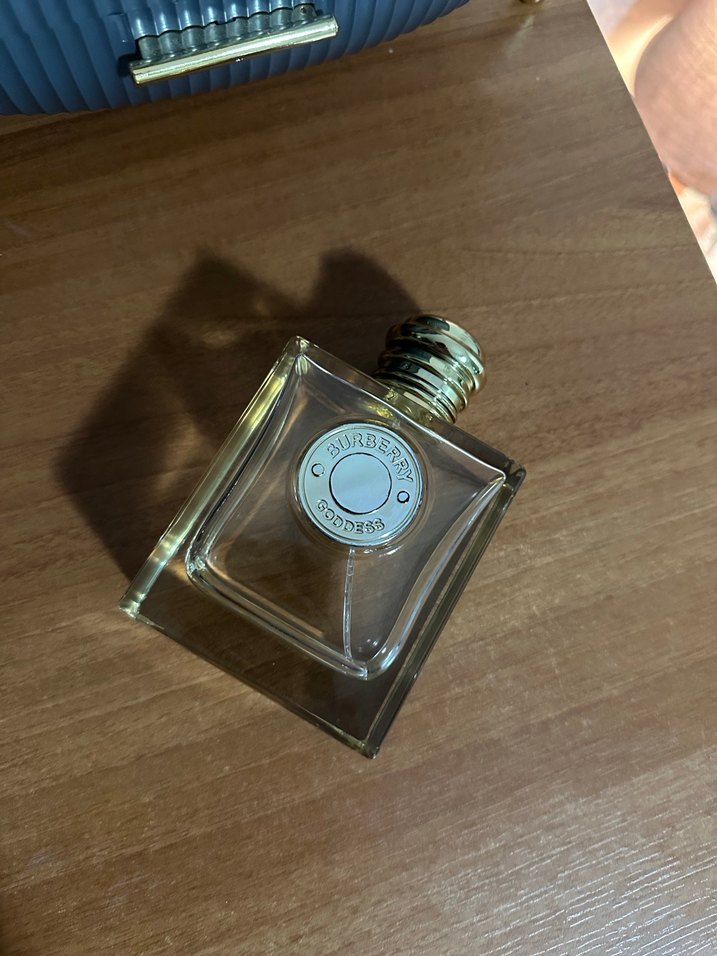 Burberry Goddess Kadın Parfüm Şişesi 100ml EDP - Görsel 3