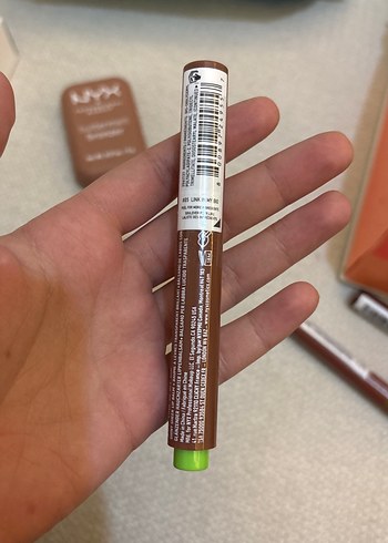 NYX Shiny Bej Dudak Parlatıcısı - Görsel 2