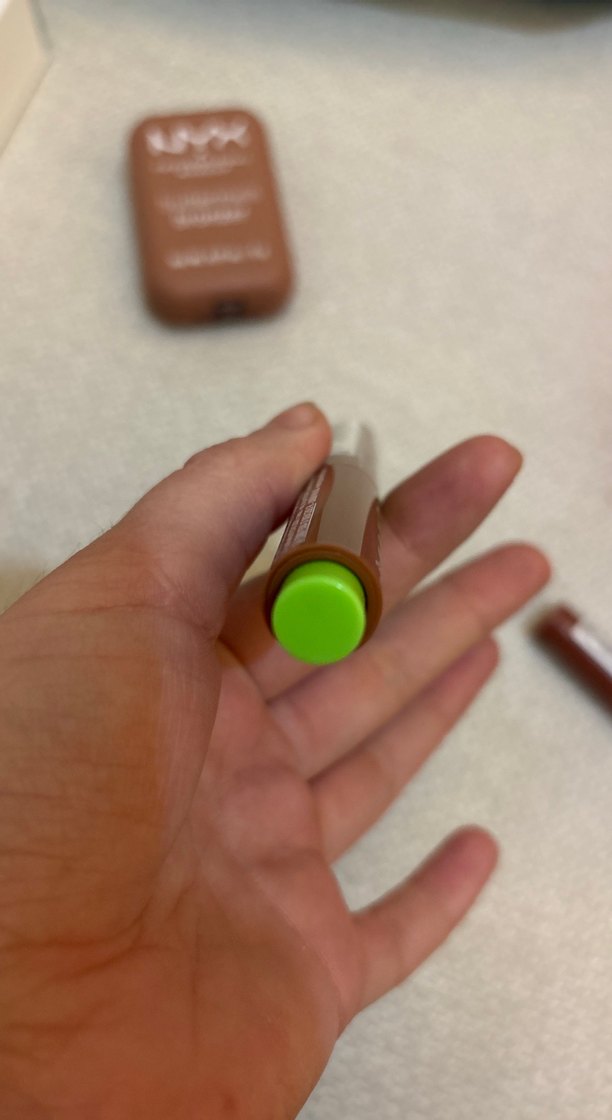 NYX Shiny Bej Dudak Parlatıcısı - Görsel 4