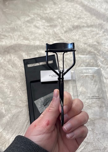 MAC Siyah Kirpik Kıvırıcı Seti - Görsel 3