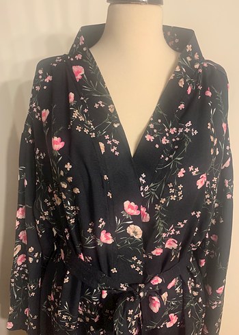 Çiçek Desenli Siyah Uzun Kadın Sabahlık - Görsel 8