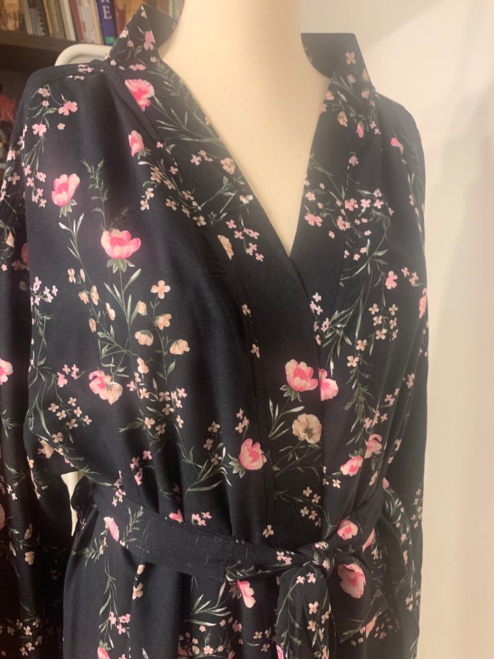 Çiçek Desenli Siyah Uzun Kadın Sabahlık - Görsel 2