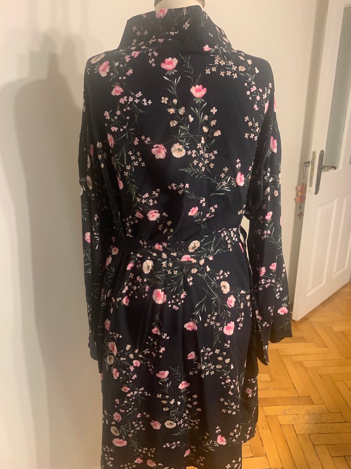 Çiçek Desenli Siyah Uzun Kadın Sabahlık - Görsel 4