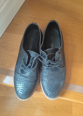 40 Beden puma sneakers ve noname siyah düz ayakkabı