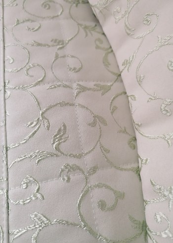 Açık Yeşil Nakışlı Yatak Örtüsü - Görsel 2