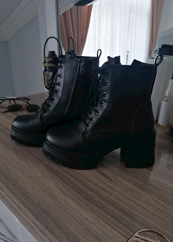 Siyah suni Deri Gotik Topuklu Kadın Bot - Görsel 2