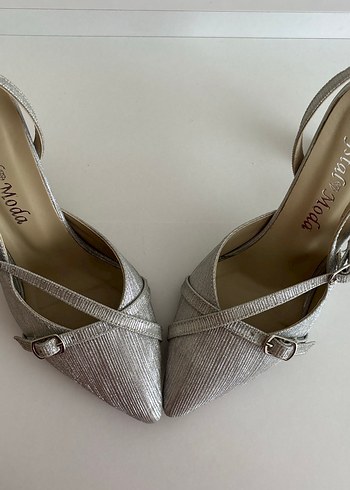 Gri Yılan Desenli Tokalı Stiletto