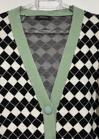 Düğmeli Ekose Desenli V Yaka Hırka - Görsel 2