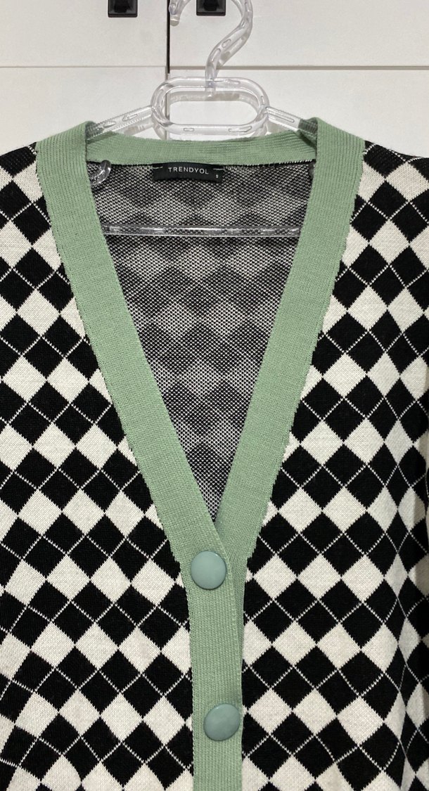 Düğmeli Ekose Desenli V Yaka Hırka - Görsel 2