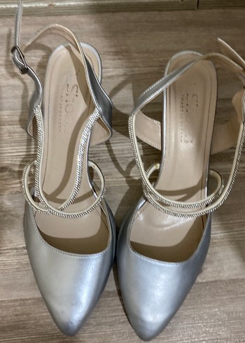 Gri Metal Tokalı İnce Topuk Abiye Ayakkabı - Görsel 4