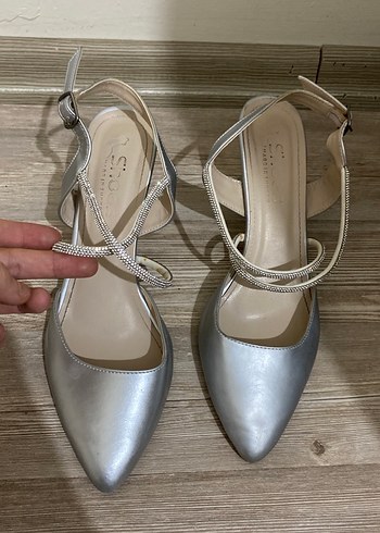 Gri Metal Tokalı İnce Topuk Abiye Ayakkabı - Görsel 2