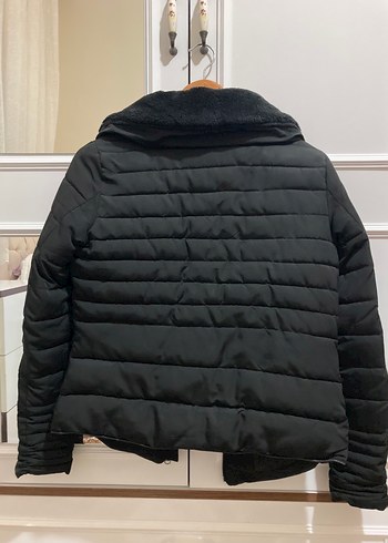 Koton Sokak Stili Siyah Kürk Detaylı Kadın Mont