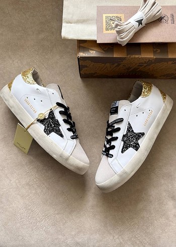Golden Goose Deluxe Sneaker