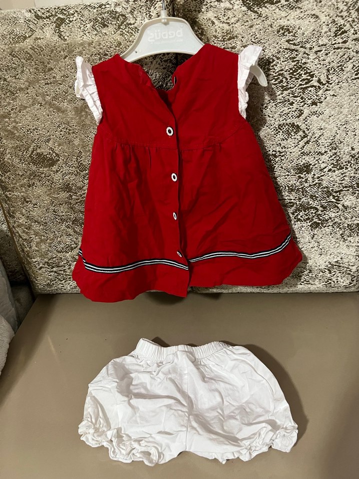 Kız Çocuk Kırmızı Fırfırlı Elbise ve Beyaz Şort - Görsel 2