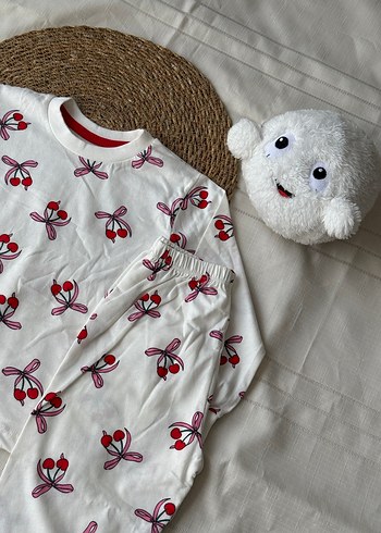 Pamuklu Kiraz Desenli Beyaz Çocuk Pijama Takımı