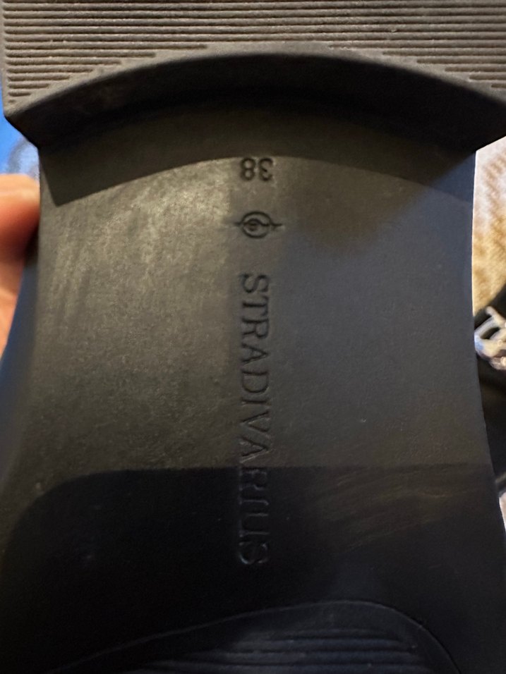 Stradivarius Siyah Parlak Zincir Detaylı Deri Kadın Loafer - Görsel 3