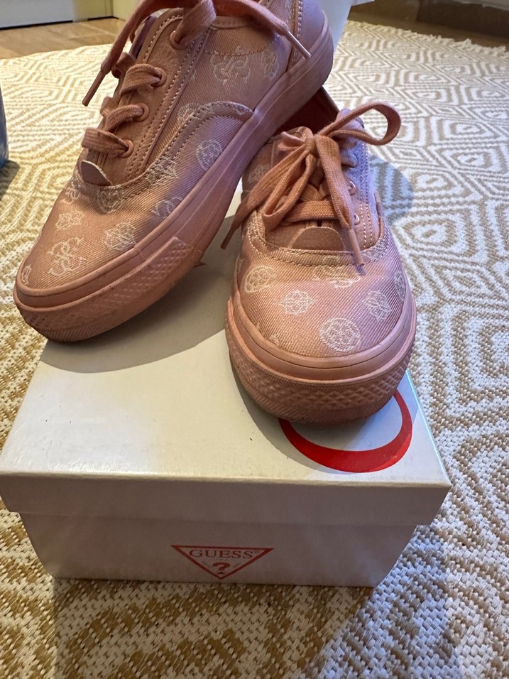 Guess Pembe Bağcıklı Kadın Spor Ayakkabı - Görsel 2